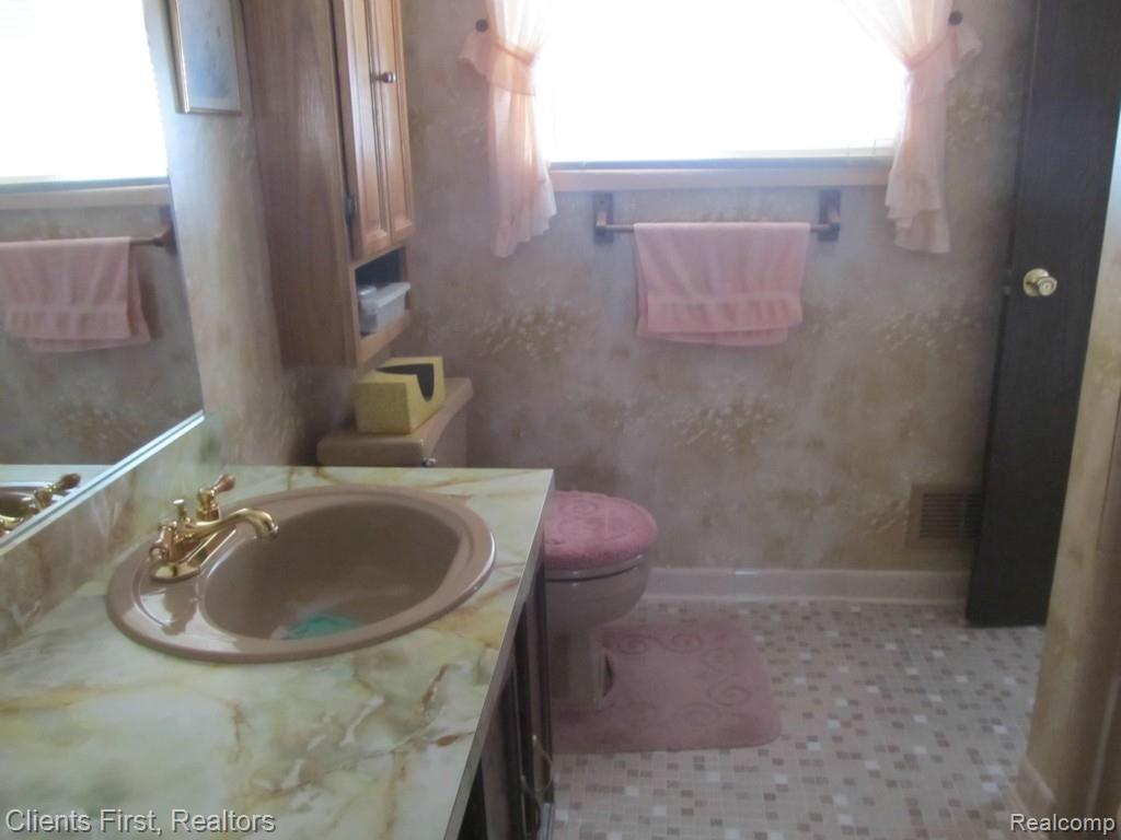 1427 Wagon Wheel Road Canton, MI 48188 - Photo 4 of 14 IMG_2315.jpg