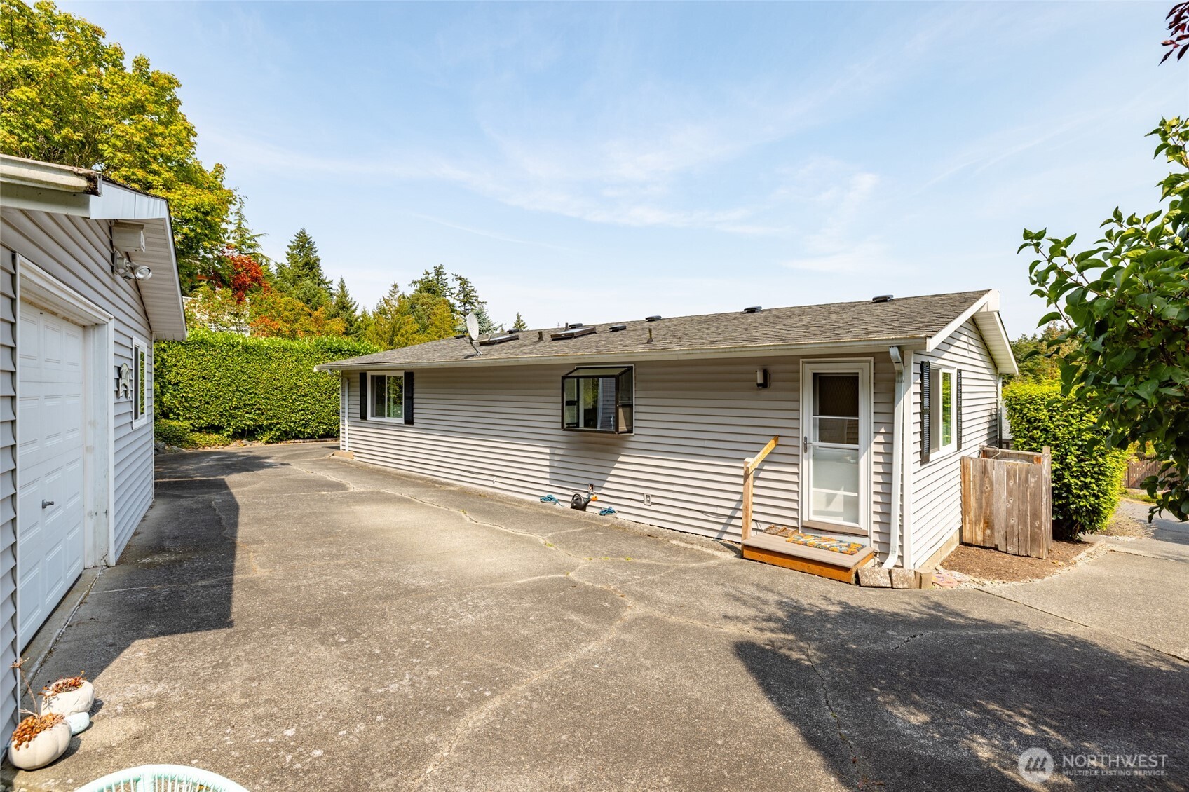 494 Colville Way La Conner, WA 98257 - Photo 28 of 39 front view of a house