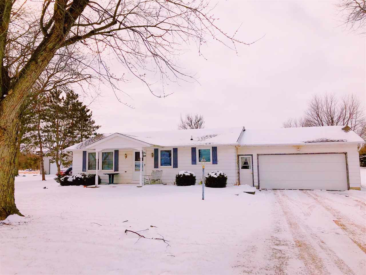 9505 Roberts Road Woodburn, IN 46797 - Photo 2 of 8
