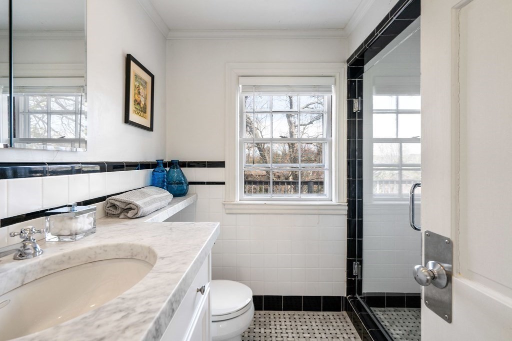 39 Arlington Road Brookline, MA 02467 - Photo 18 of 33
