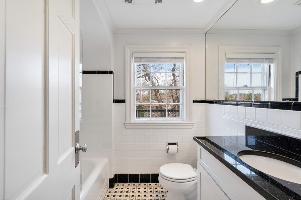 39 Arlington Road Brookline, MA 02467 - Photo 22 of 33