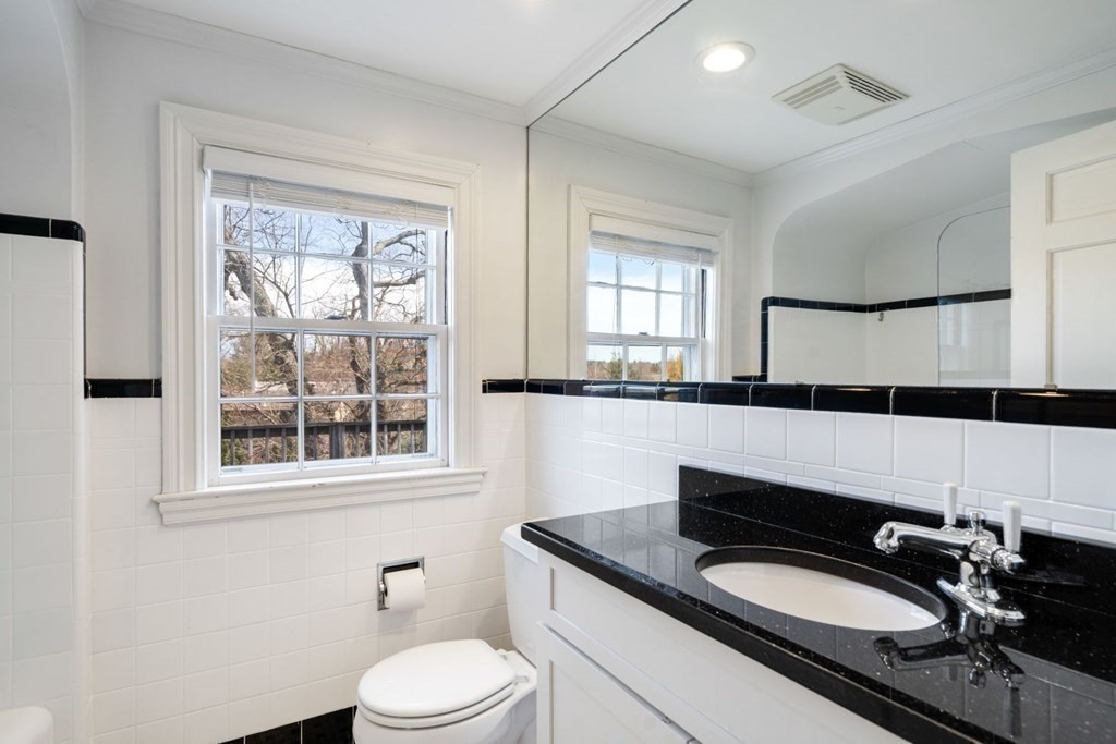 39 Arlington Road Brookline, MA 02467 - Photo 23 of 33