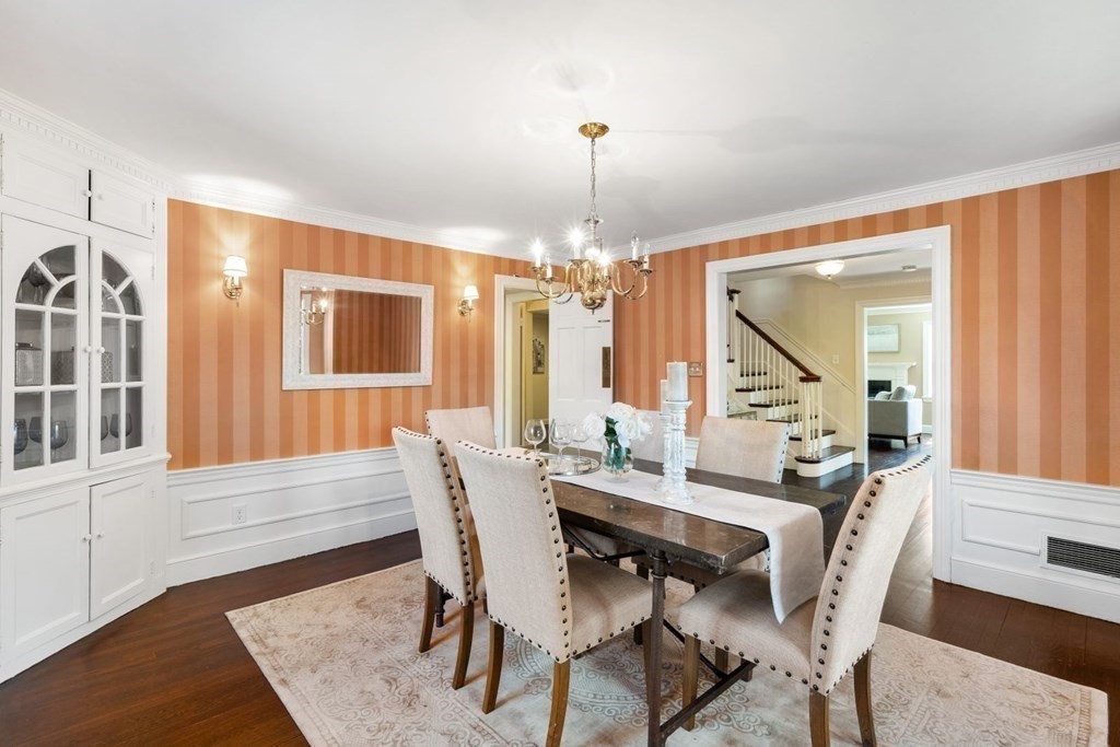 39 Arlington Road Brookline, MA 02467 - Photo 3 of 33