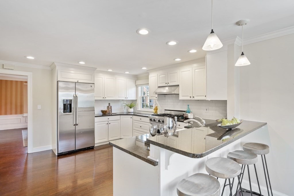 39 Arlington Road Brookline, MA 02467 - Photo 5 of 33