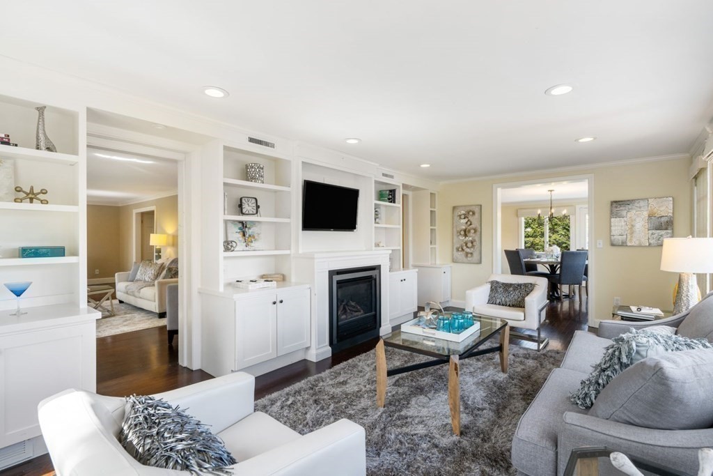 39 Arlington Road Brookline, MA 02467 - Photo 9 of 33