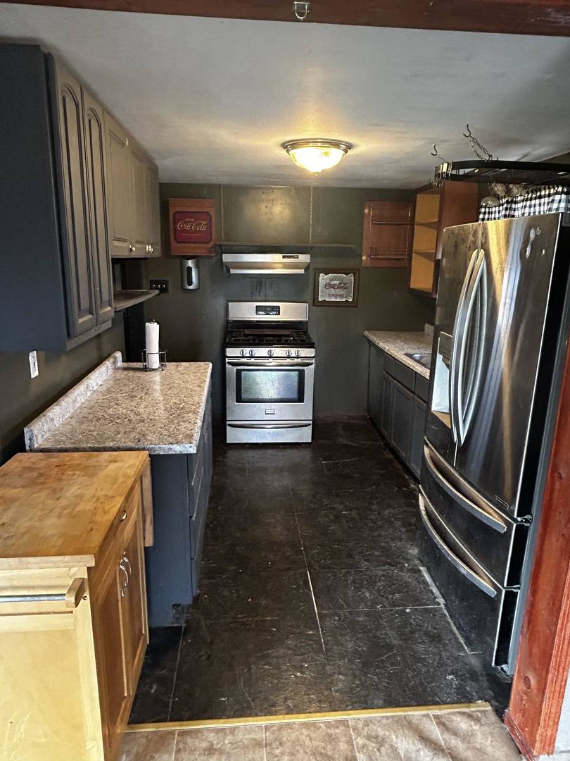 14328 Smith Road Lockport, IL 60441 - Photo 3 of 11 a kitchen with granite countertop a refrigerator a stove and a sink
