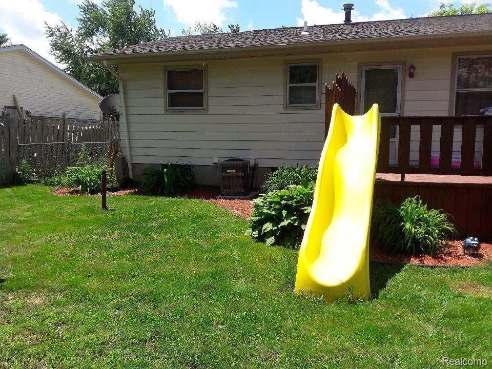 5141 Middleboro Road Grand Blanc, MI 48439 - Photo 7 of 55 IMG_1517.JPG