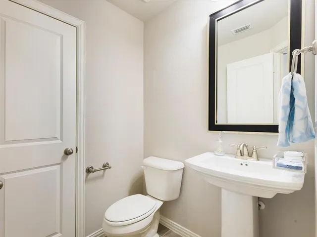 $822,500 | 108 Wiltshire Boulevard, Lewisville, TX 75056