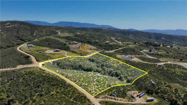 an aerial view of house with yard