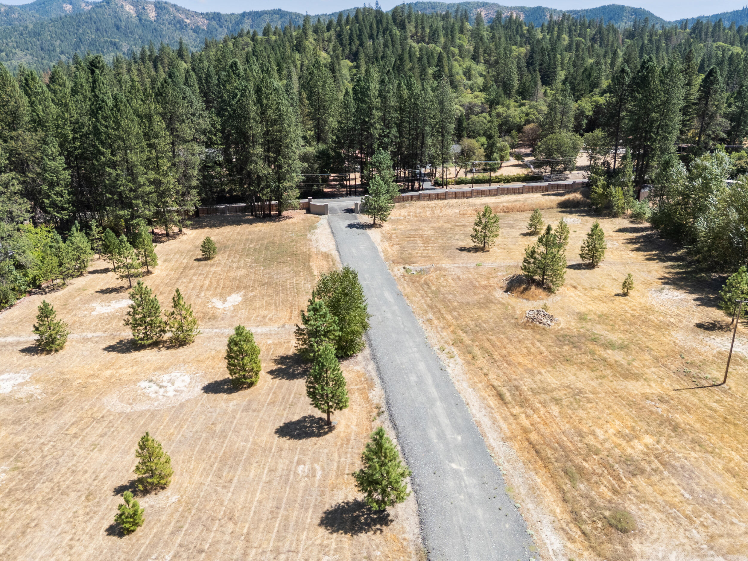 251 Deruyte Way Rogue River, OR 97537 - Photo 5 of 6 4697 e evans creek rd, rogue river-dr-03