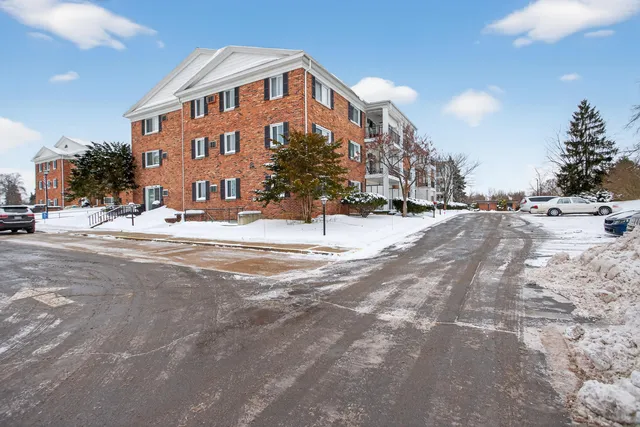 $109,900 | 806 West Michigan Avenue, Unit 108W, Jackson, MI 49202