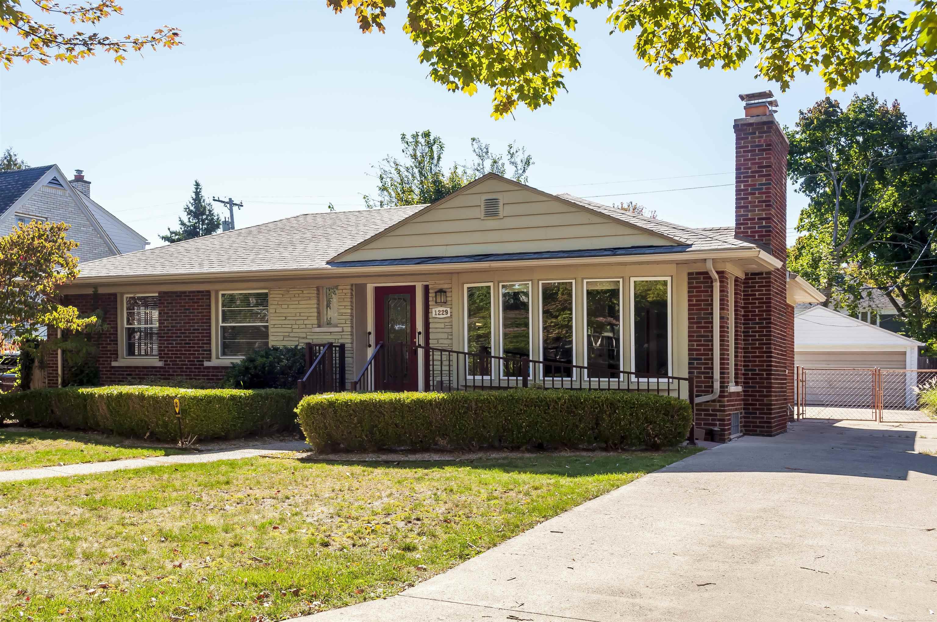 1229 Cadieux Road Grosse Pointe Park, MI 48230 - Photo 2 of 42