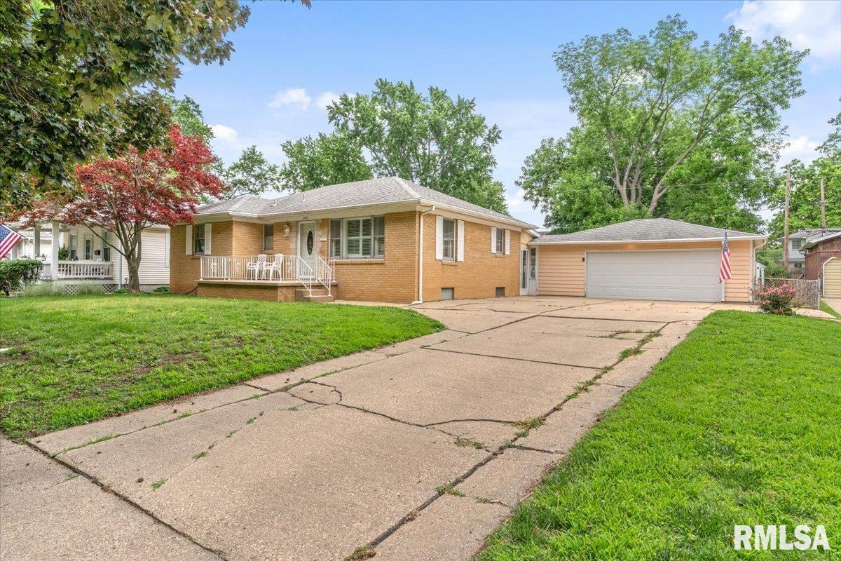 2424 Holmes Avenue Springfield, IL 62704 - Photo 3 of 37