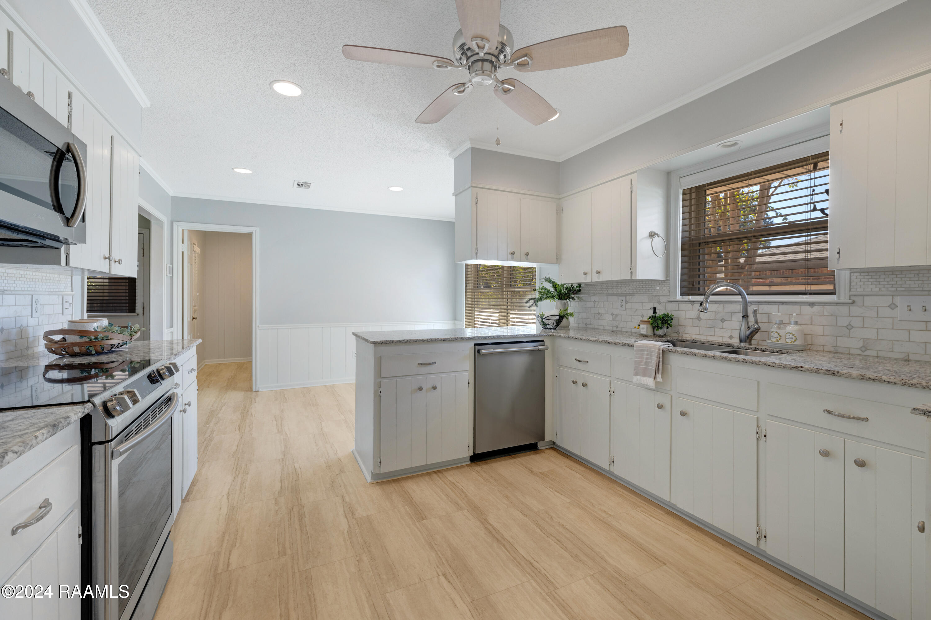 403 South Beau Pre Road Lafayette, LA 70508 - Photo 6 of 32 403 Beau Pre-9