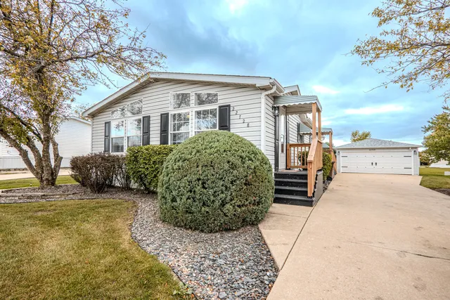 a view of a house with backyard and trees