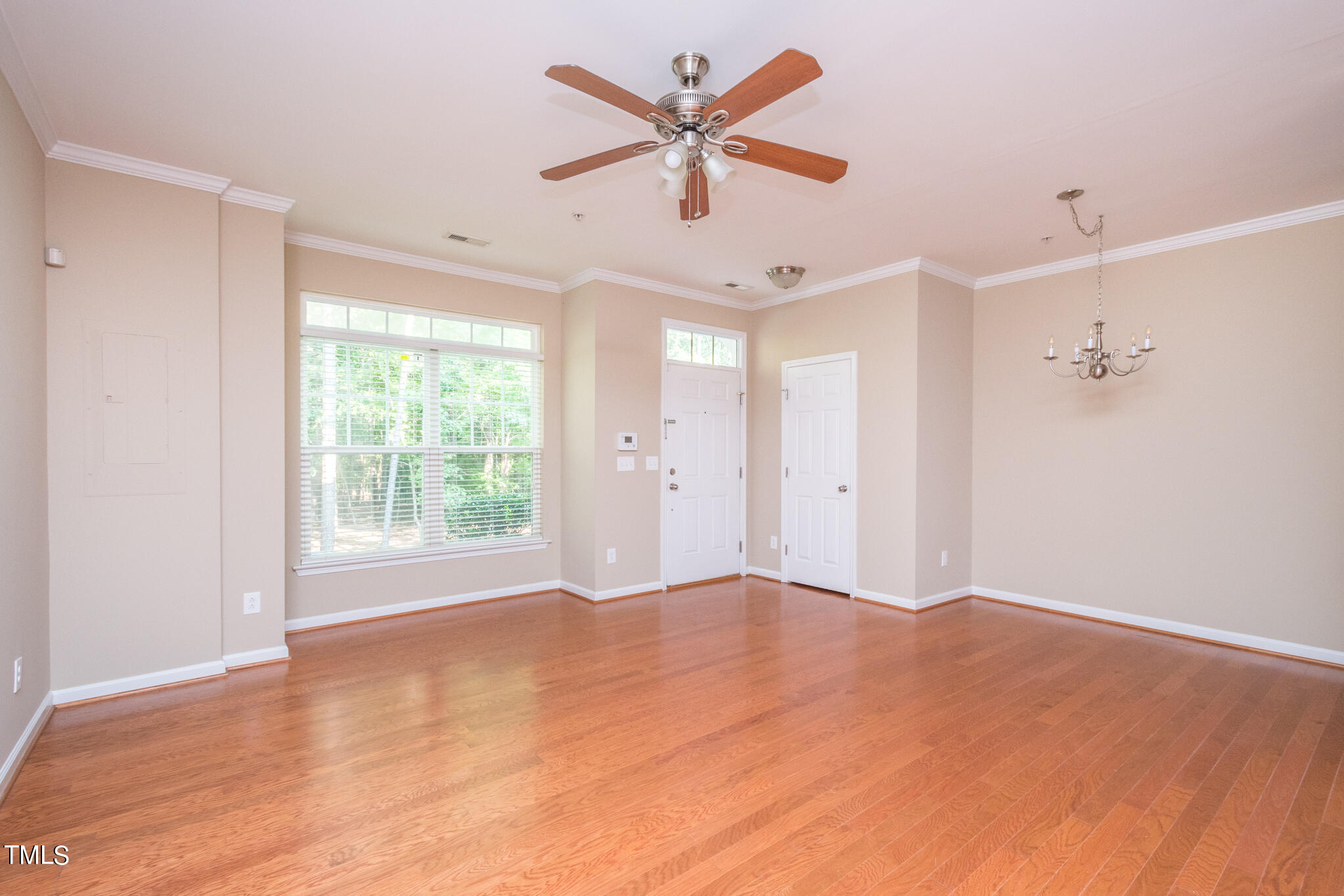 Living 2 - 2230-105 Valley Edge Dr-1