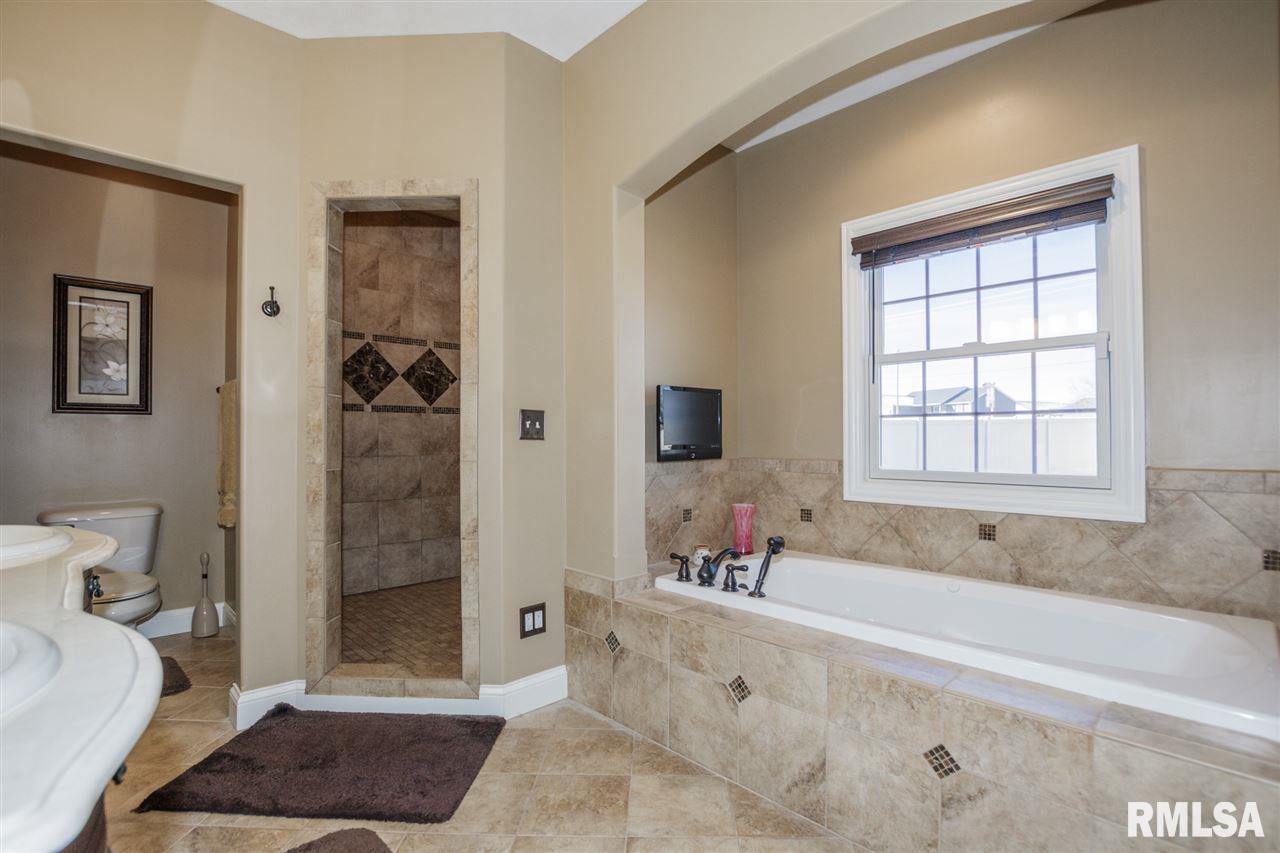 4 Bishops Court Washington, IL 61571 - Photo 16 of 36 Gallery Image 16