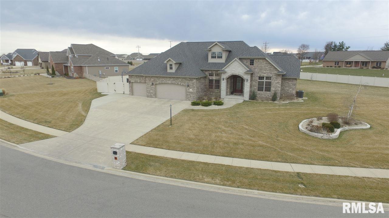4 Bishops Court Washington, IL 61571 - Photo 2 of 36 Gallery Image 2