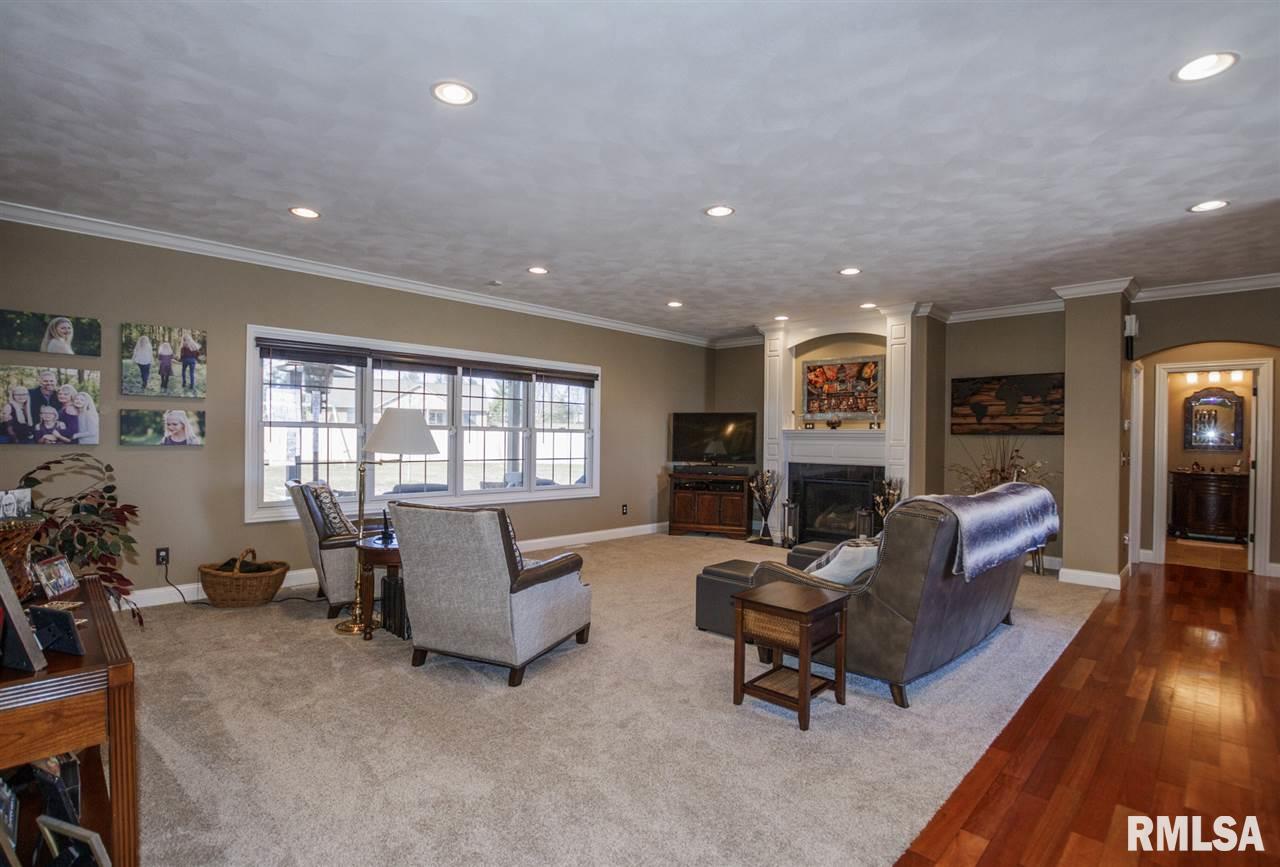 4 Bishops Court Washington, IL 61571 - Photo 3 of 36 Gallery Image 3