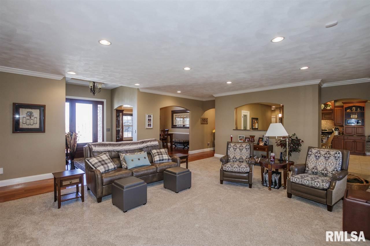 4 Bishops Court Washington, IL 61571 - Photo 5 of 36 Gallery Image 5
