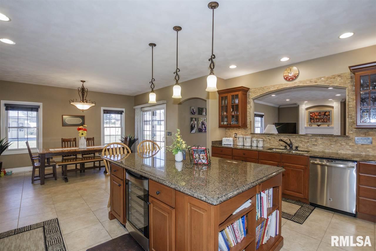 4 Bishops Court Washington, IL 61571 - Photo 9 of 36 Gallery Image 9