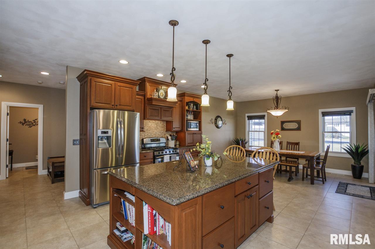 4 Bishops Court Washington, IL 61571 - Photo 10 of 36 Gallery Image 10