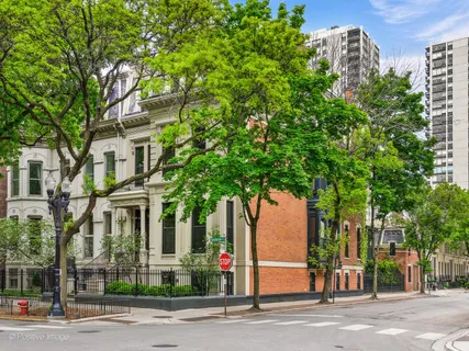 $6,000,000 | 1454 North Dearborn Street, Chicago, IL 60610