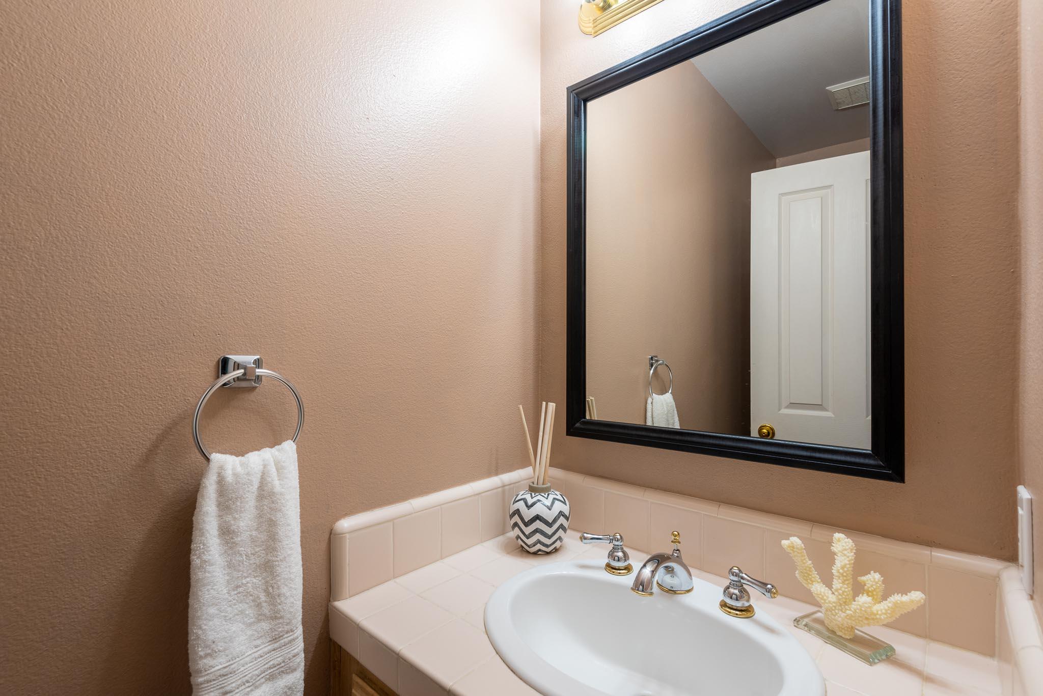 907 Weldon Road Santa Barbara, CA 93109 - Photo 17 of 20 Powder Room - Third Bathroom