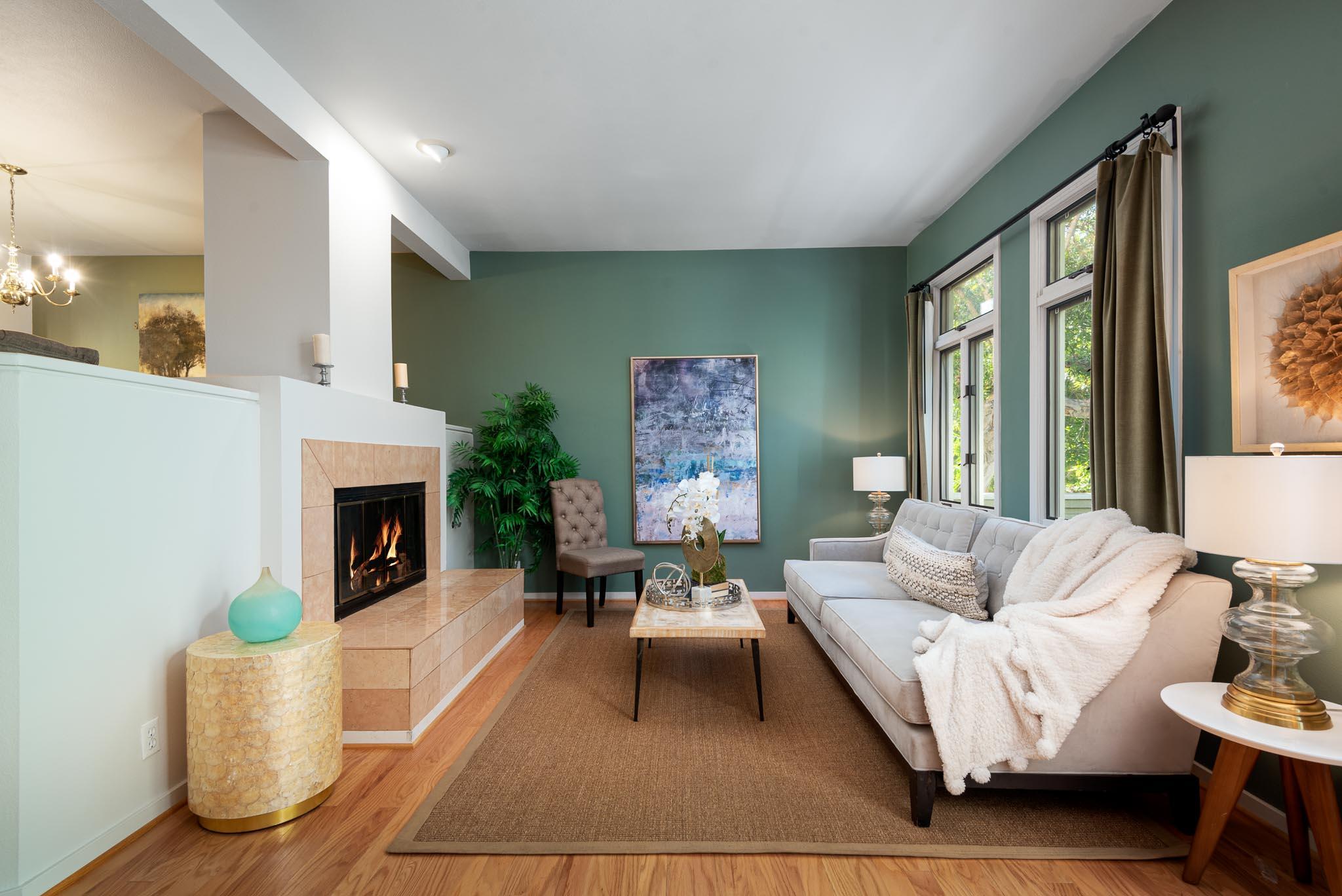 907 Weldon Road Santa Barbara, CA 93109 - Photo 4 of 20 Living Room