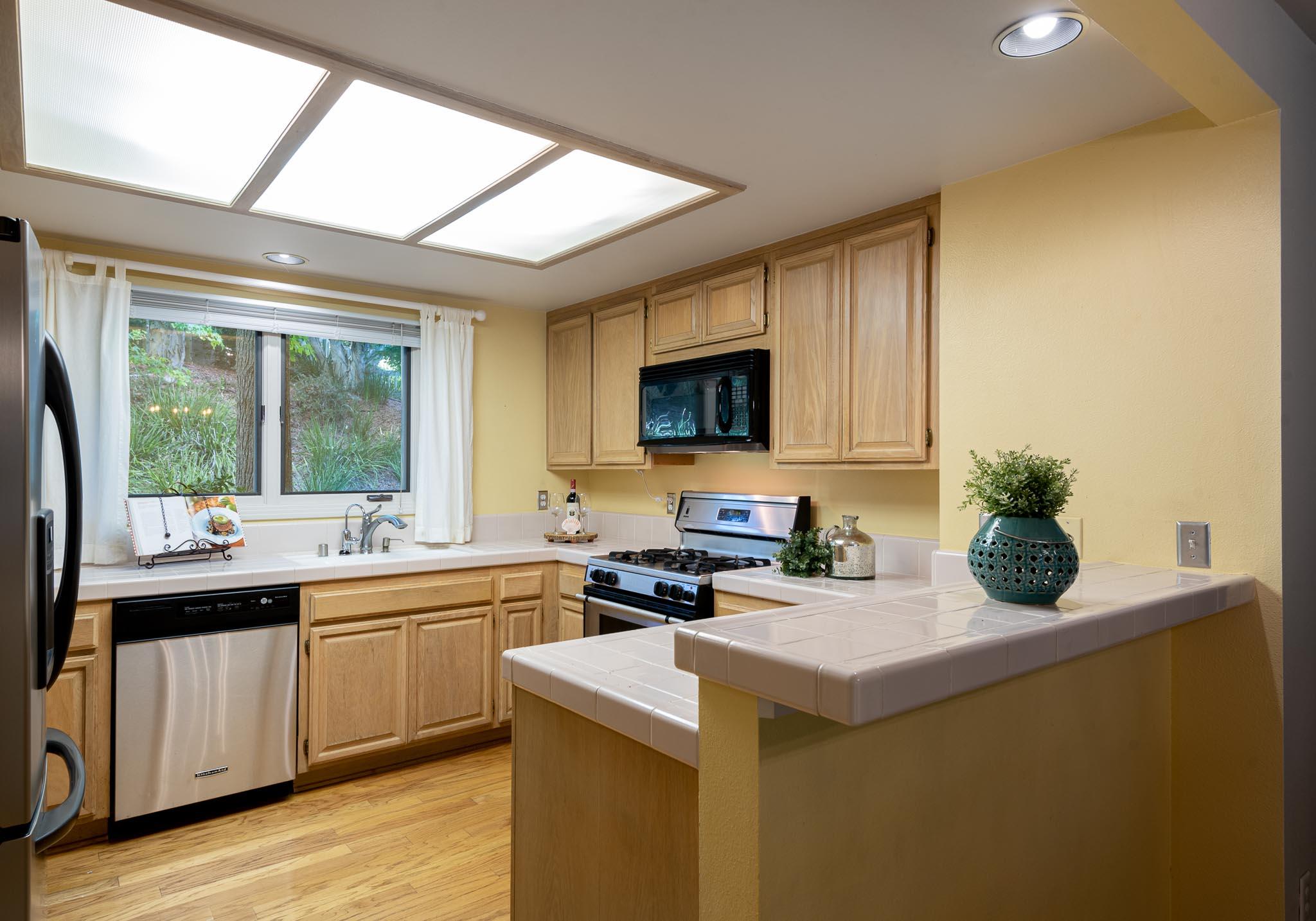 907 Weldon Road Santa Barbara, CA 93109 - Photo 9 of 20 Kitchen