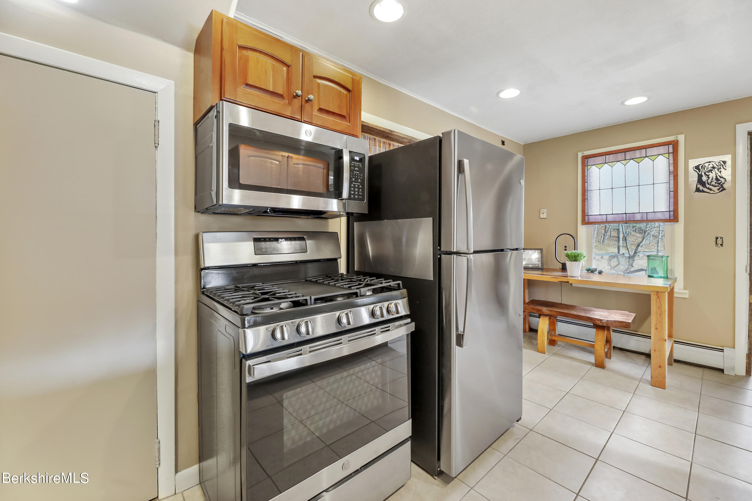 1831 North Main Road Otis, MA 01253 - Photo 31 of 69 19-Kitchen