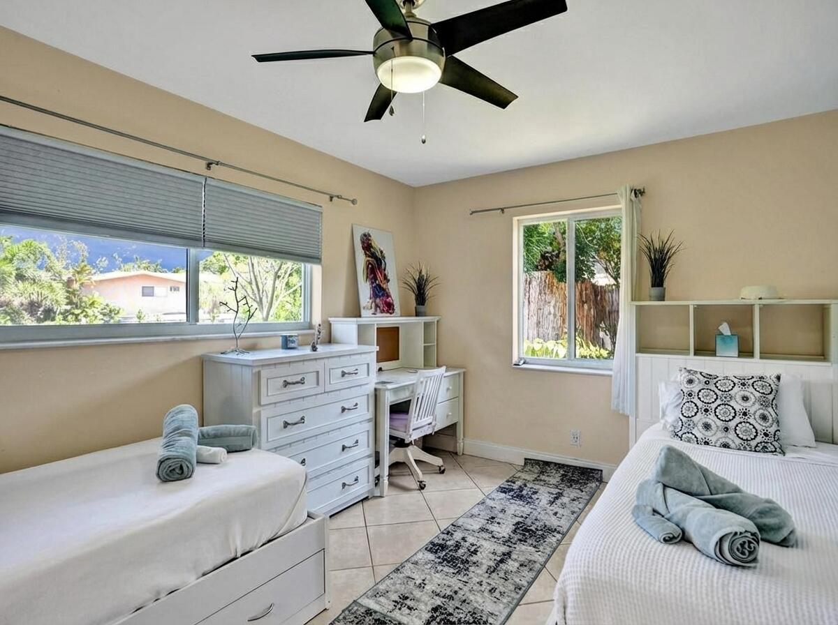 2099 Northeast 4th Court Boca Raton, FL 33431 - Photo 17 of 36 Guest Room