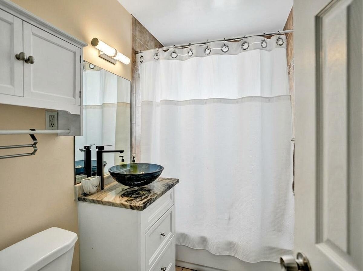 2099 Northeast 4th Court Boca Raton, FL 33431 - Photo 19 of 36 Guest Bath