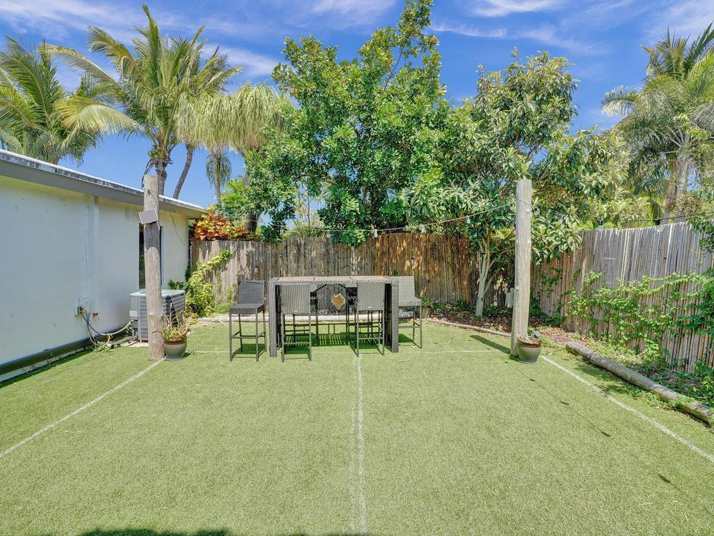 2099 Northeast 4th Court Boca Raton, FL 33431 - Photo 33 of 36 Sitting Area