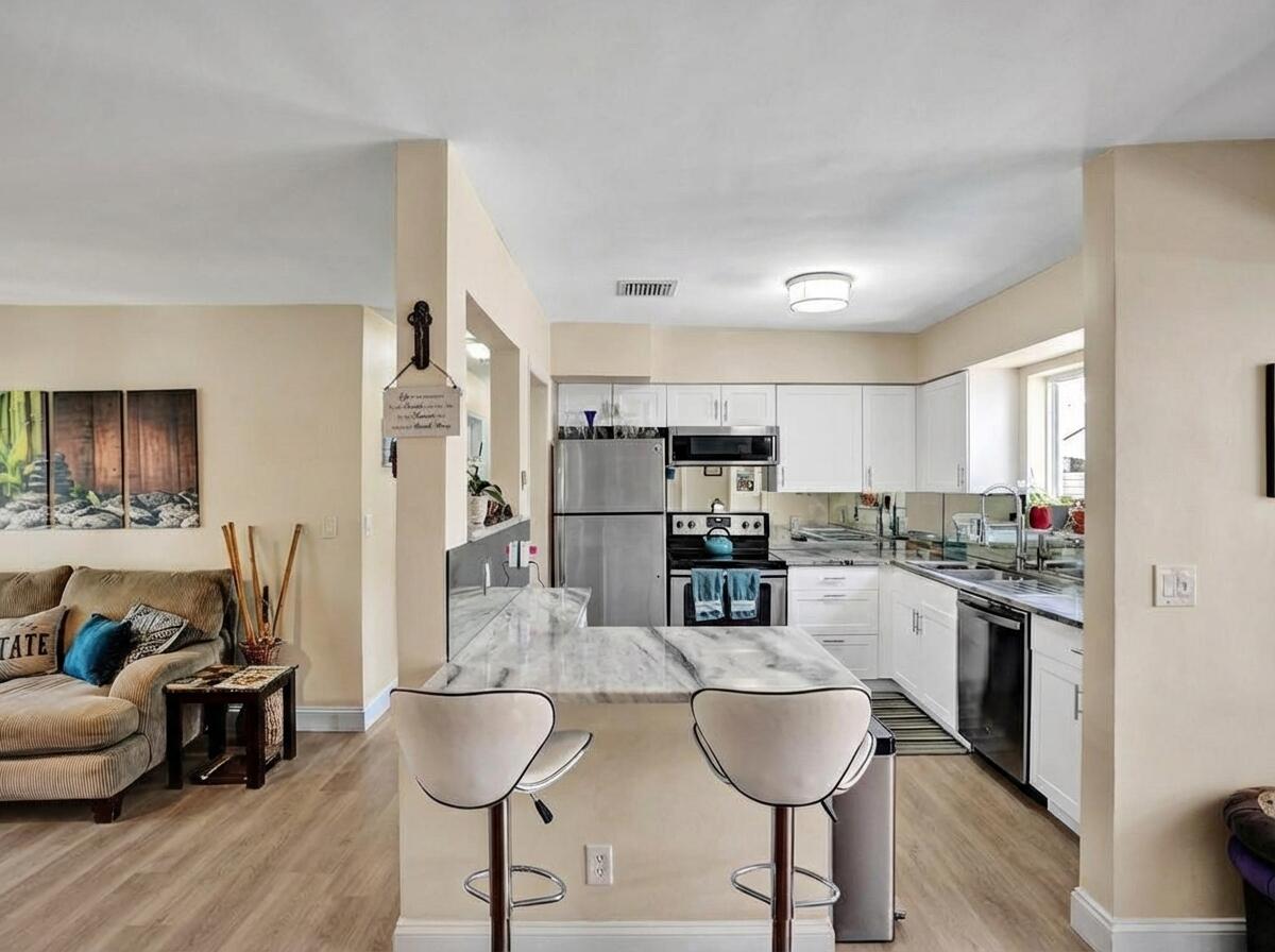 2099 Northeast 4th Court Boca Raton, FL 33431 - Photo 6 of 36 Kitchen