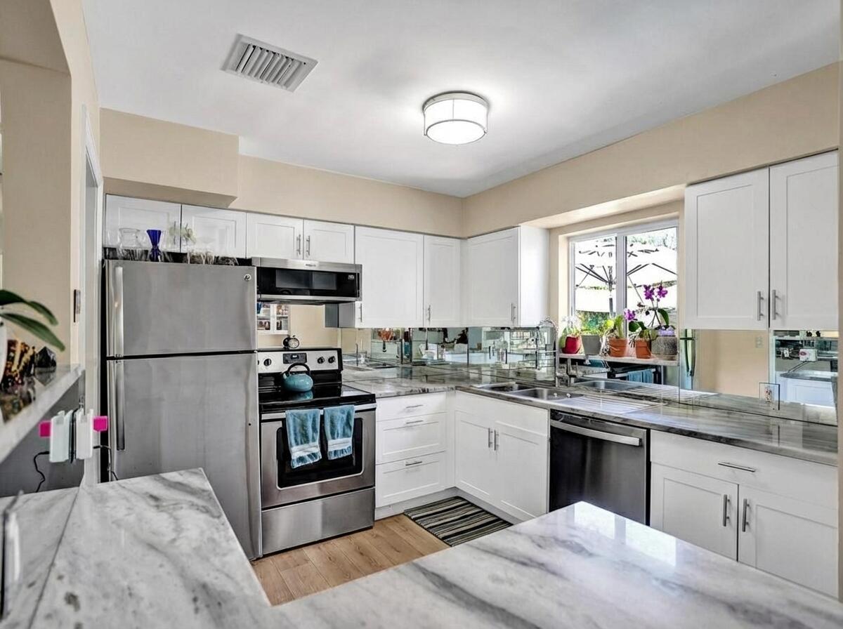 2099 Northeast 4th Court Boca Raton, FL 33431 - Photo 7 of 36 Eat In Kitchen