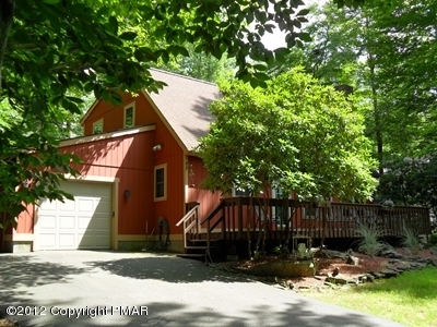 199 Fawn Road Pocono Lake, PA 18347 - Photo 2 of 31 a backyard of a house