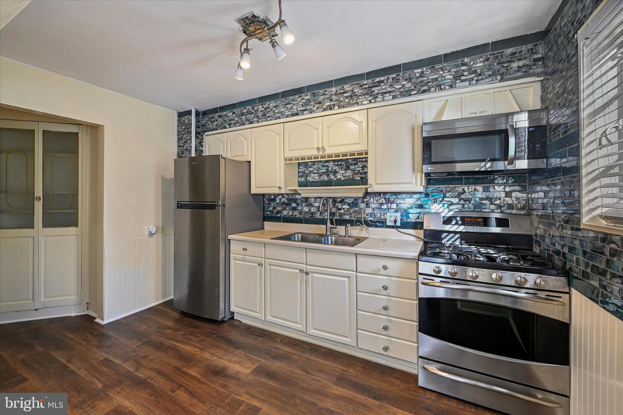7827 Bank Street Baltimore, MD 21224 - Photo 4 of 19 Gallery Image 4