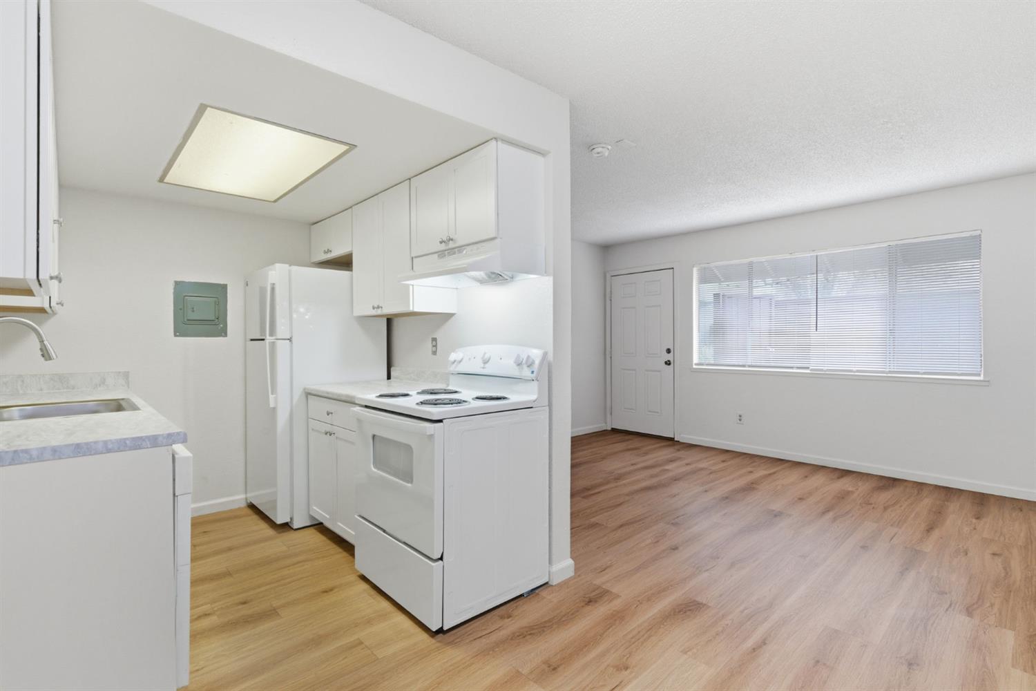 325 Standiford Avenue, Unit 29 Modesto, CA 95356 - Photo 12 of 32