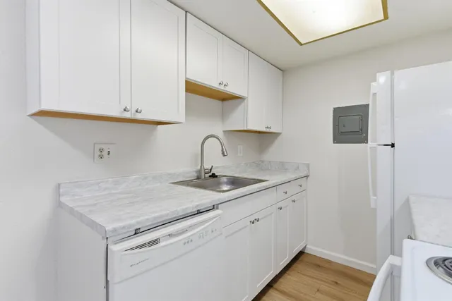 $211,995 | 325 Standiford Avenue, Unit 29, Modesto, CA 95356