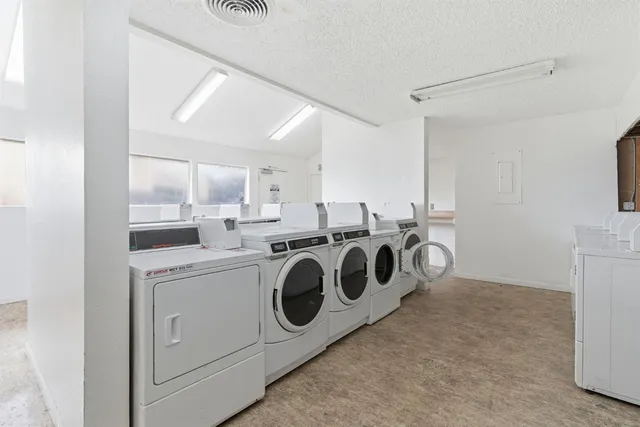 $211,995 | 325 Standiford Avenue, Unit 29, Modesto, CA 95356