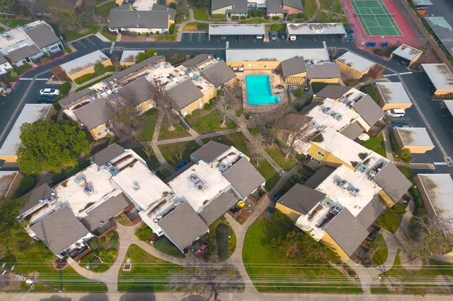 $211,995 | 325 Standiford Avenue, Unit 29, Modesto, CA 95356