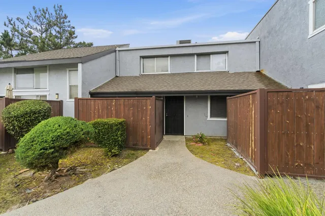 $211,995 | 325 Standiford Avenue, Unit 29, Modesto, CA 95356