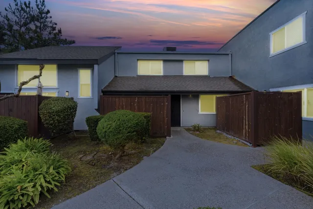 $211,995 | 325 Standiford Avenue, Unit 29, Modesto, CA 95356