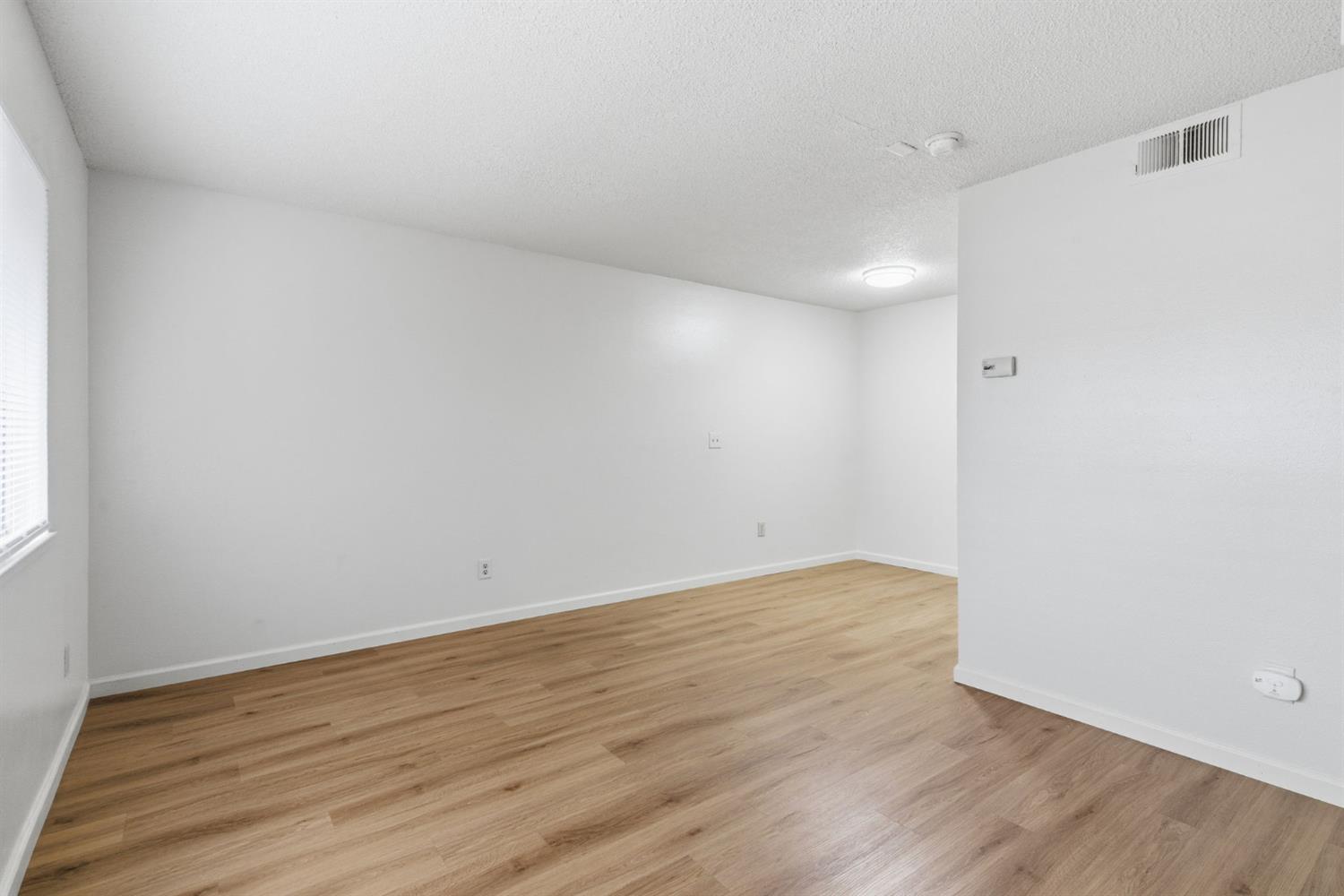 325 Standiford Avenue, Unit 29 Modesto, CA 95356 - Photo 7 of 32
