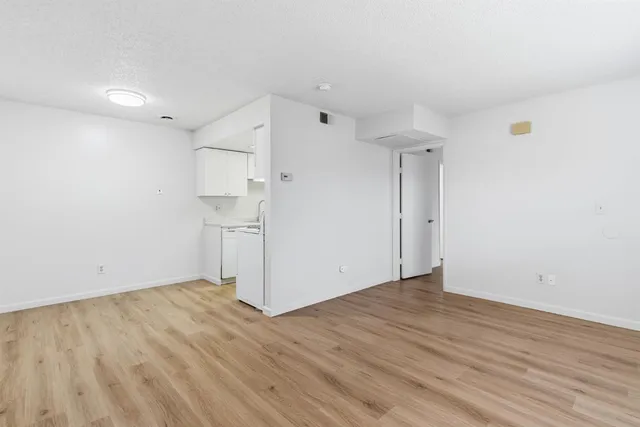 $211,995 | 325 Standiford Avenue, Unit 29, Modesto, CA 95356