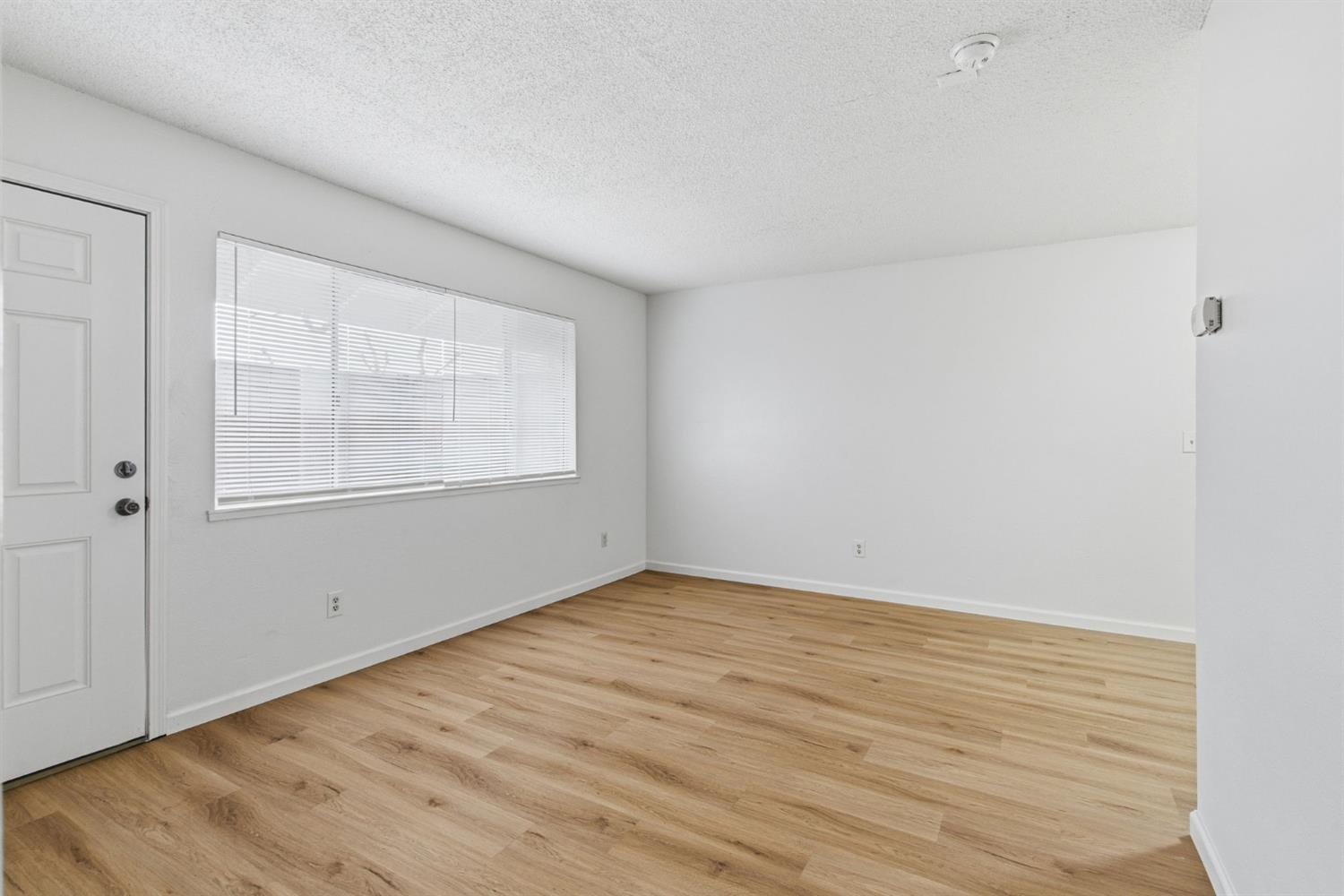 325 Standiford Avenue, Unit 29 Modesto, CA 95356 - Photo 10 of 32