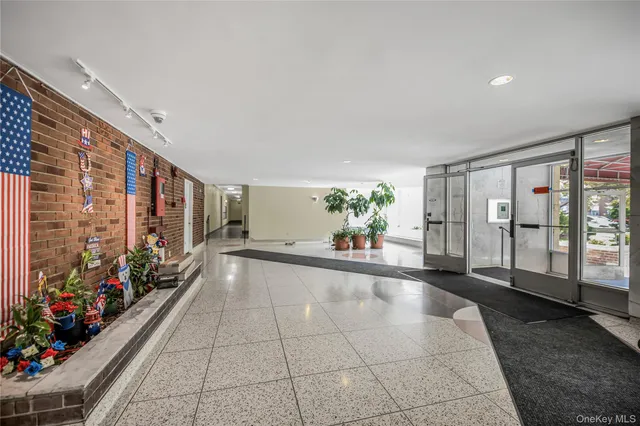 $239,000 | 2 Sadore Lane, Unit 5U, Yonkers, NY 10710