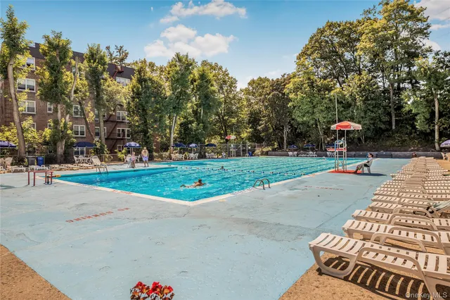 $239,000 | 2 Sadore Lane, Unit 5U, Yonkers, NY 10710