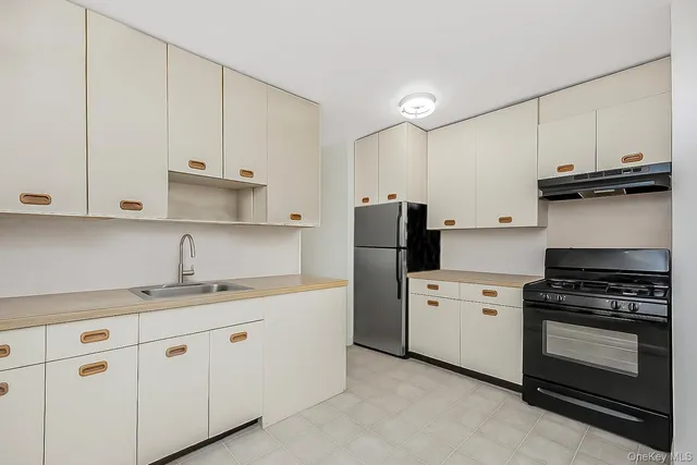 $239,000 | 2 Sadore Lane, Unit 5U, Yonkers, NY 10710